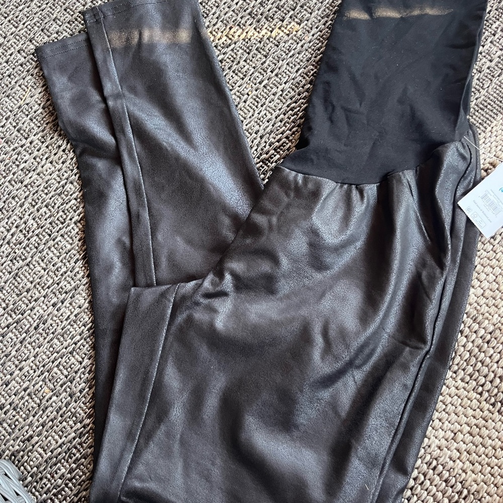 NWT Black  faux leather stretch Maternity Leggings - Picture 4 of 4